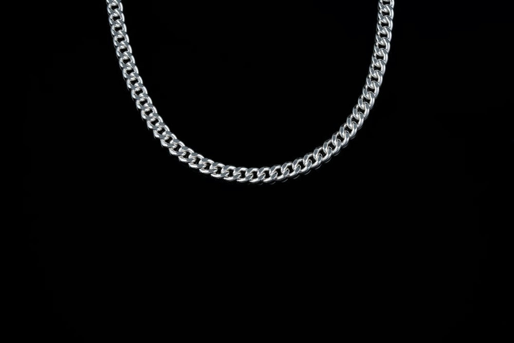 Why Solid Sterling Silver Chains Offer Serious Style on a Smart Budget