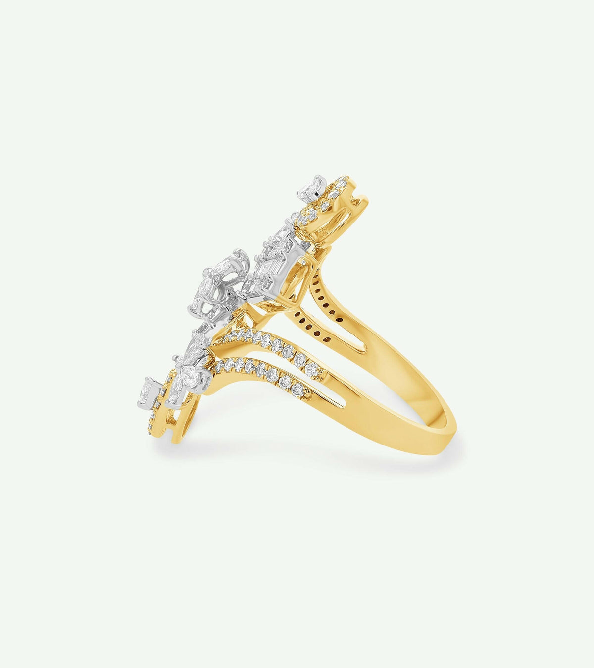 Anillo de cóctel de diamantes con flor y baguette
