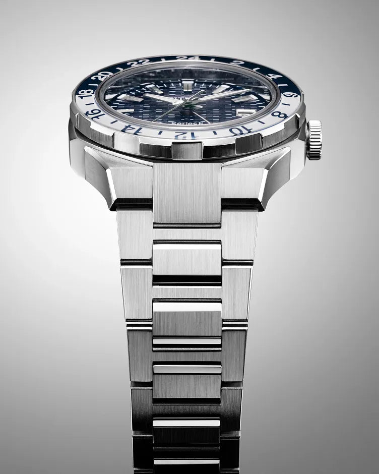 Citizen Series8 880 GMT