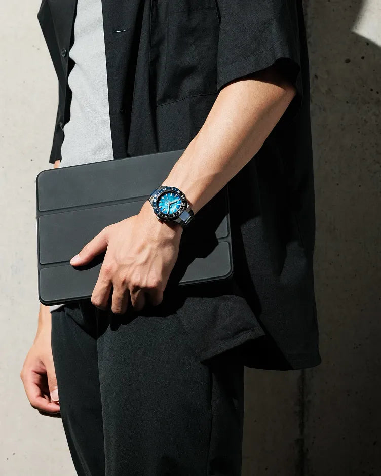 Citizen Series8 880 GMT
