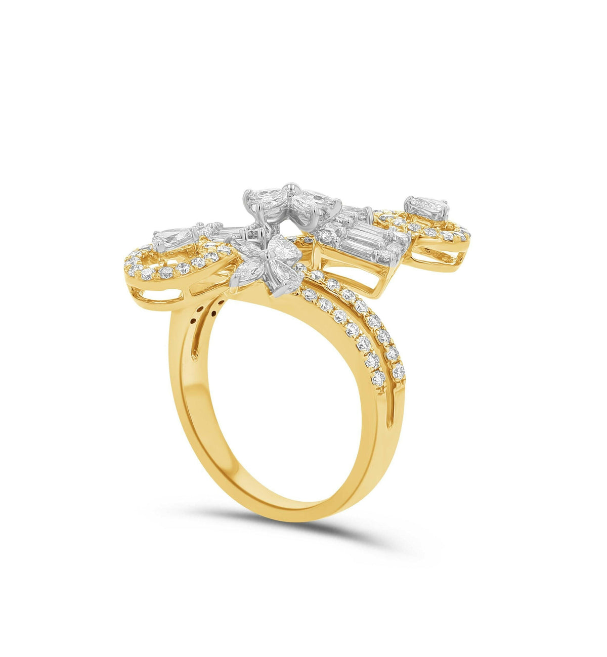 Anillo de cóctel de diamantes con flor y baguette